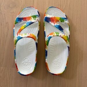 Dawgs White Slide Sandals with Rainbow Paint-Splash women’s size 7 New